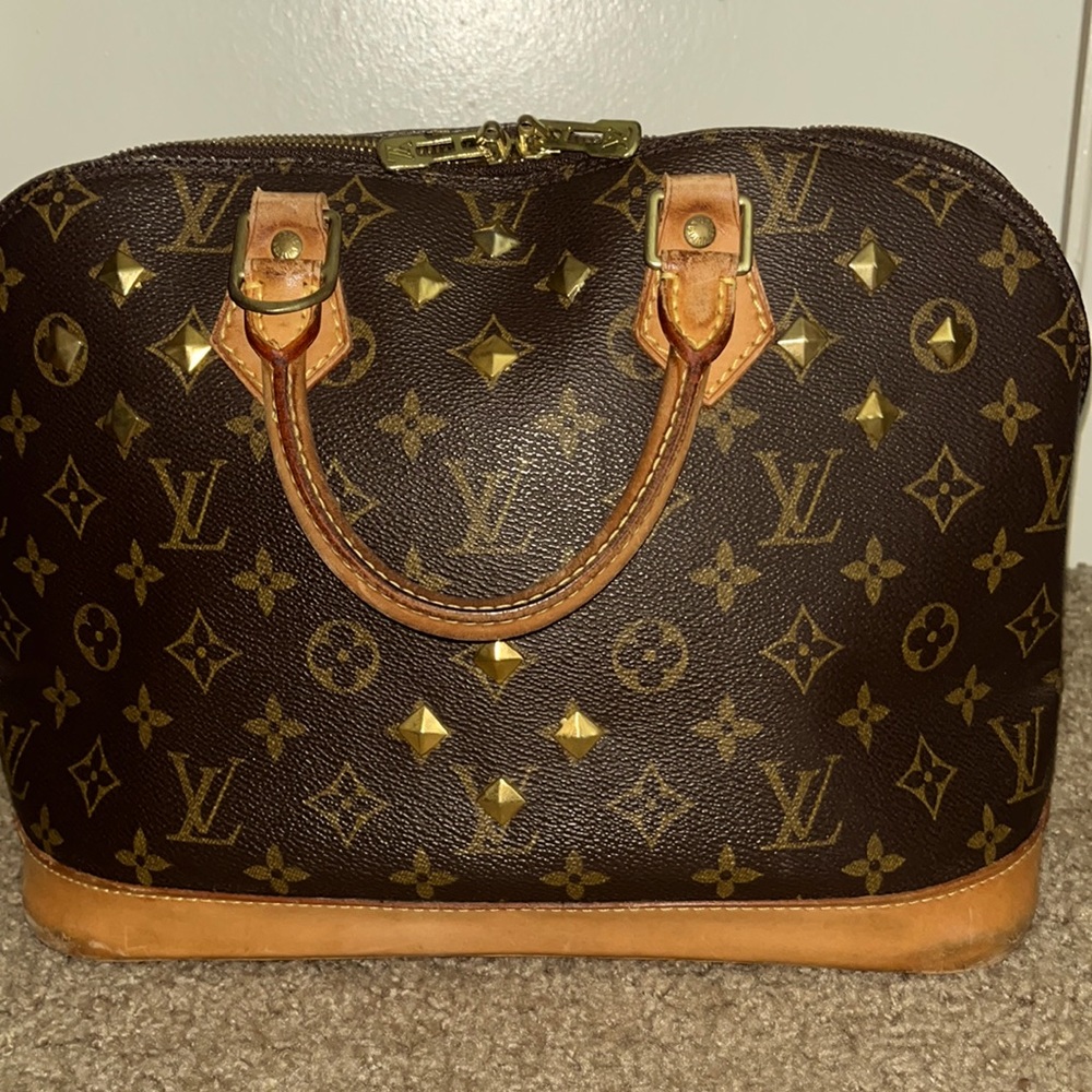 🔥🔥 Louis Vuitton Alma Purse with studded gold medal front and two zippers.